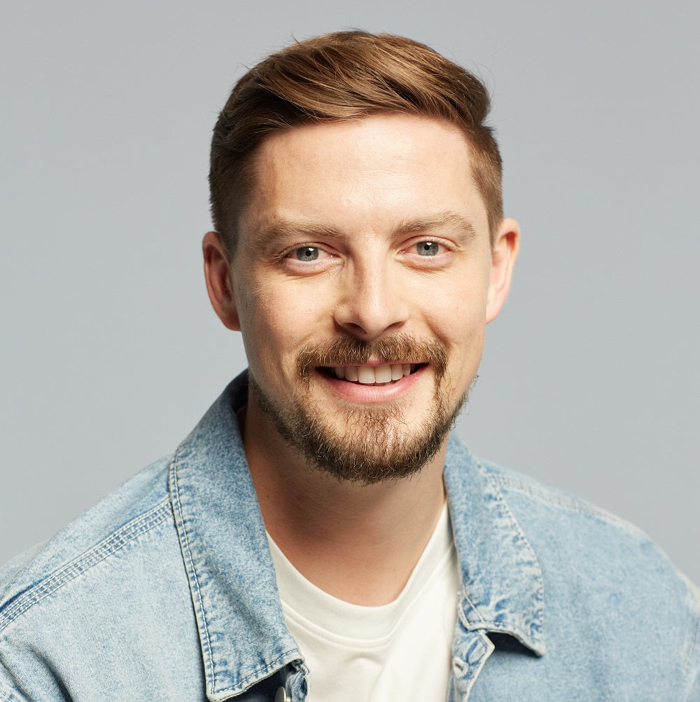 Alex George after dinner speaker, event speaker, motivational speaker, keynote speaker, comedy presenter, business speaker, sports presenter