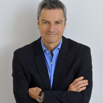 Gavin Esler after dinner speaker, event speaker, motivational speaker, keynote speaker, comedy presenter, business speaker, sports presenter