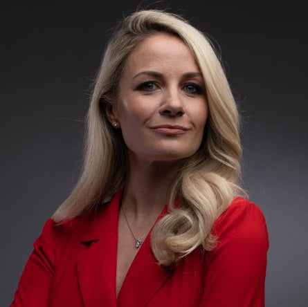 Holly Hamilton after dinner speaker, event speaker, motivational speaker, keynote speaker, comedy presenter, business speaker, sports presenter