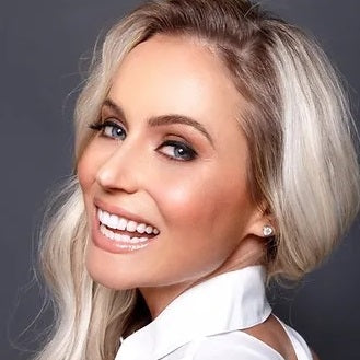 Polly Anna Woodward after dinner speaker, event speaker, motivational speaker, keynote speaker, comedy presenter, business speaker, sports presenter