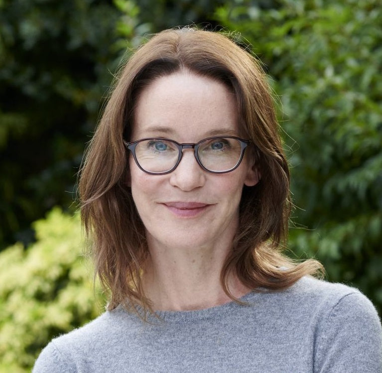Susie Dent after dinner speaker, event speaker, motivational speaker, keynote speaker, comedy presenter, business speaker, sports presenter