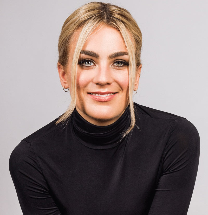 Georgie Barrat after dinner speaker, event speaker, motivational speaker, keynote speaker, comedy presenter, business speaker, sports presenter
