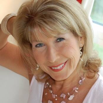 Jennie Bond after dinner speaker, event speaker, motivational speaker, keynote speaker, comedy presenter, business speaker, sports presenter