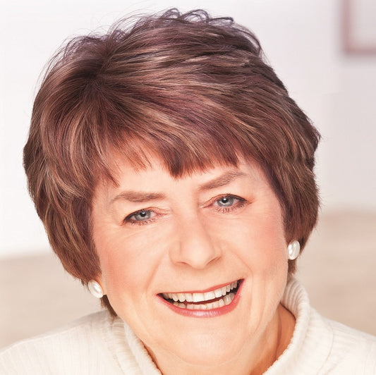 Pam Ayres after dinner speaker, event speaker, motivational speaker, keynote speaker, comedy presenter, business speaker, sports presenter