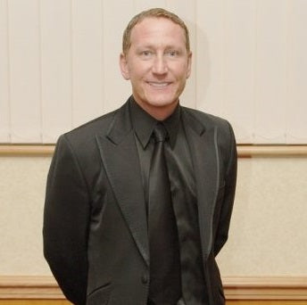 Ray Parlour after dinner speaker, event speaker, motivational speaker, keynote speaker, comedy presenter, business speaker, sports presenter