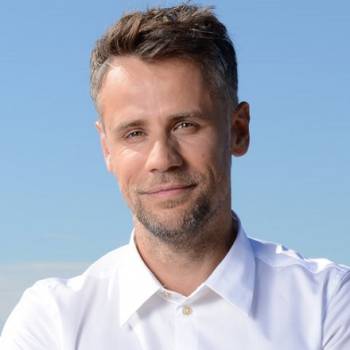 Richard Bacon after dinner speaker, event speaker, motivational speaker, keynote speaker, comedy presenter, business speaker, sports presenter