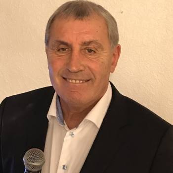Peter Shilton after dinner speaker, event speaker, motivational speaker, keynote speaker, comedy presenter, business speaker, sports presenter